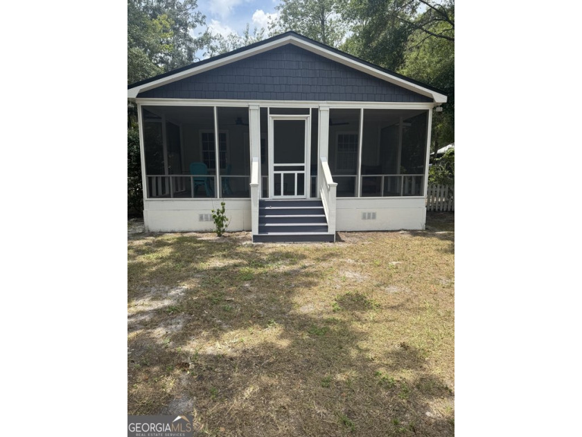 CHARMING 2BR/1BA ON LARGE CORNER LOT WITH NICE SIZE SCREENED - Beach Home for sale in Saint Marys, Georgia on Beachhouse.com