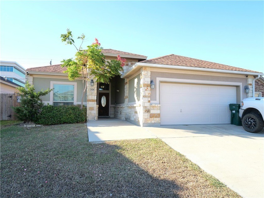 This charming 3 bedroom, 2 bathroom home is located in the gated - Beach Home for sale in Corpus Christi, Texas on Beachhouse.com