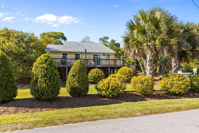Exceptional, fully renovated sound-side 1/2 duplex located near - Beach Townhome/Townhouse for sale in Emerald Isle, North Carolina on Beachhouse.com