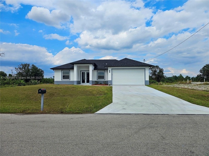 NEW CONSTRUCTIONREADY TO MOVE IN. - Seller Contribution Toward - Beach Home for sale in Lehigh Acres, Florida on Beachhouse.com