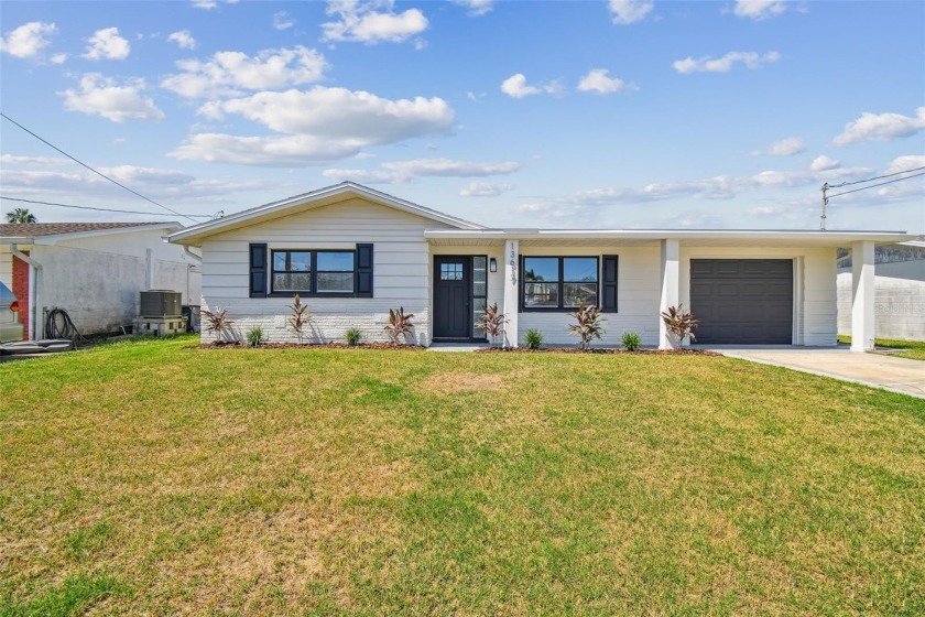 UPDATED AND MOVE IN READY! Yes--this home is a boaters dream - Beach Home for sale in Hudson, Florida on Beachhouse.com
