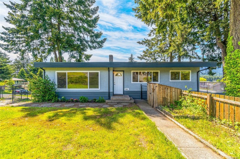 Nestled on a spacious corner lot, this charming and - Beach Home for sale in Nanaimo,  on Beachhouse.com