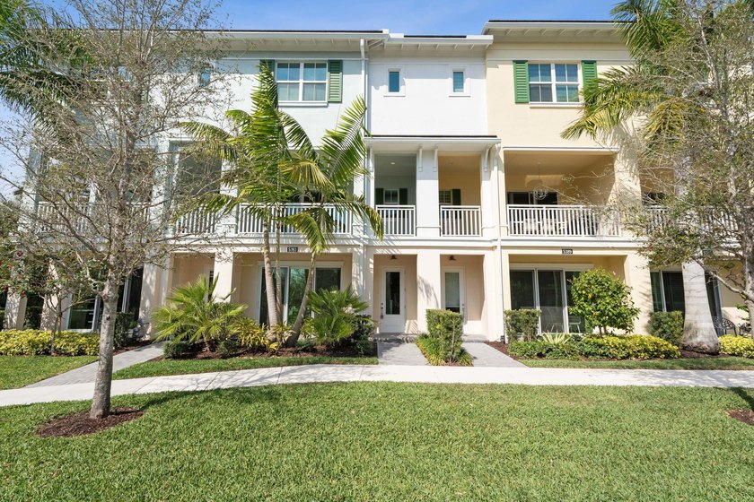 Beautiful island-inspired 3-bedroom, 3-bath townhouse located in - Beach Townhome/Townhouse for sale in Palm Beach Gardens, Florida on Beachhouse.com