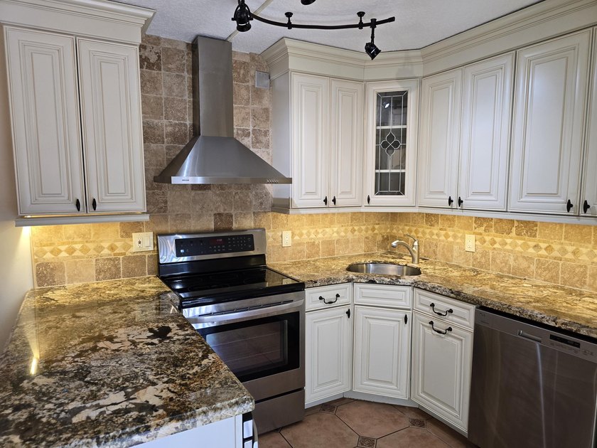 SPACIOUS OPEN FLOOR PLAN IN THIS NICELY UPDATED 2/2.5 DELRAY - Beach Townhome/Townhouse for sale in Delray Beach, Florida on Beachhouse.com