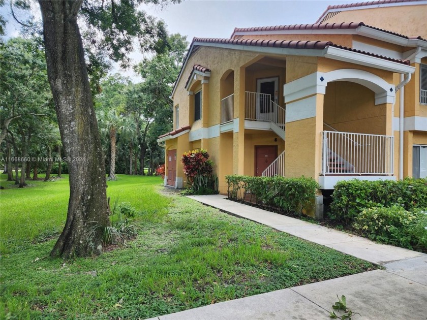 Spacious and comfortable 2-bedroom, 2-bathroom apartment located - Beach Condo for sale in Oakland Park, Florida on Beachhouse.com