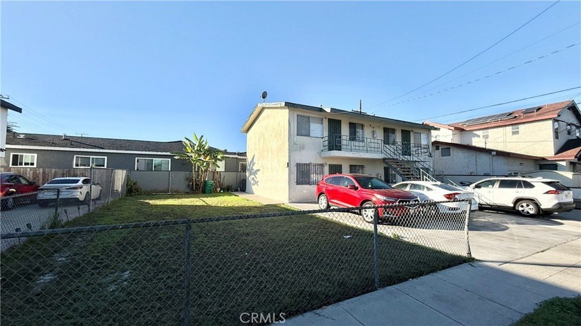 Rare opportunity to own a 4 unit building within walking - Beach Apartment for sale in Long Beach, California on Beachhouse.com