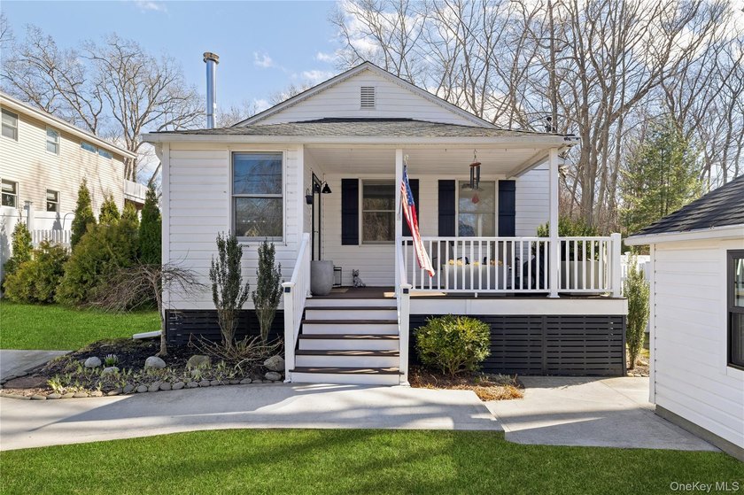 Welcome to 11 6th Street: Move right into this beautiful turnkey - Beach Home for sale in Wading River, New York on Beachhouse.com