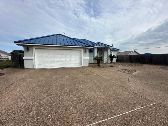 3 bedroom, 2 bath waterfront home in Bataria Bay with open floor - Beach Home for sale in Corpus Christi, Texas on Beachhouse.com