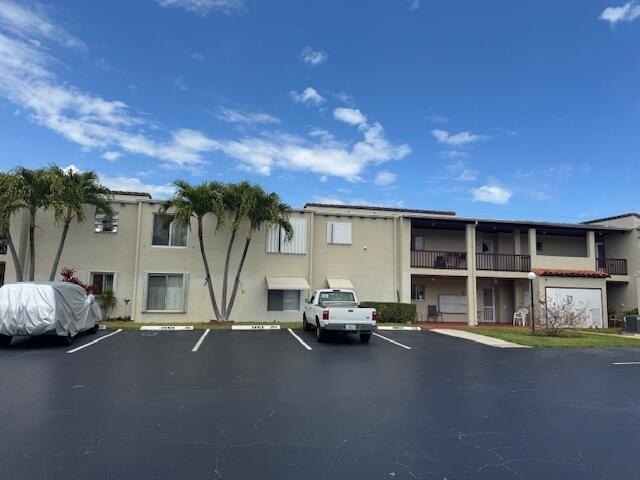 Come and see this beautifully maintained 1 Bedroom, 1.5 Bath - Beach Condo for sale in West Palm Beach, Florida on Beachhouse.com
