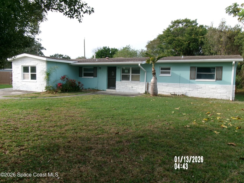NO HOA, centrally located, closed to schools, shopping, dining - Beach Home for sale in Merritt Island, Florida on Beachhouse.com
