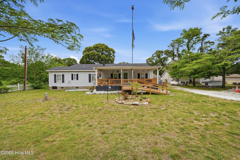 Charming Ranch with Garage Space & Endless Potential! Discover - Beach Home for sale in Edenton, North Carolina on Beachhouse.com