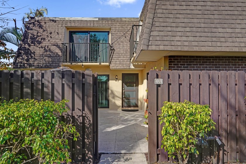 Welcome to one of the most desirable lakefront townhomes in - Beach Townhome/Townhouse for sale in Delray Beach, Florida on Beachhouse.com