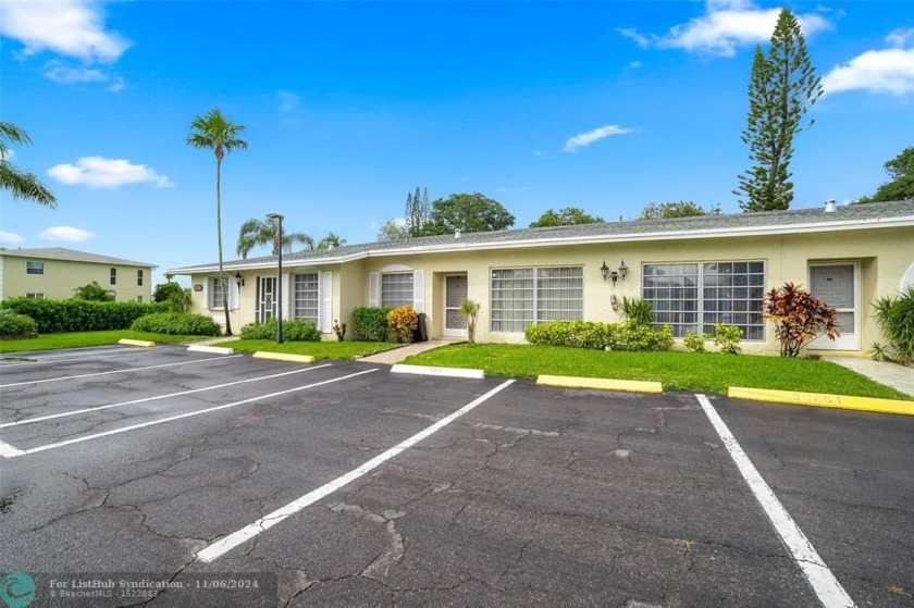 Updated beautifully, this 2-bedroom, 2-bathroom villa is - Beach Condo for sale in Delray Beach, Florida on Beachhouse.com