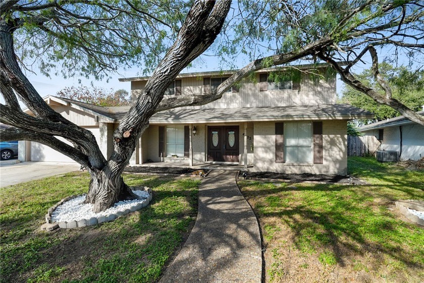 Located in the heart of Corpus Christi, this inviting two-story - Beach Home for sale in Corpus Christi, Texas on Beachhouse.com