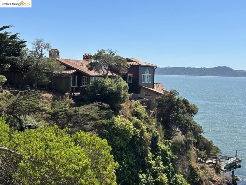 Grandeur meets comfort in this stunning 3BD/3BA home situated on - Beach Home for sale in Richmond, California on Beachhouse.com