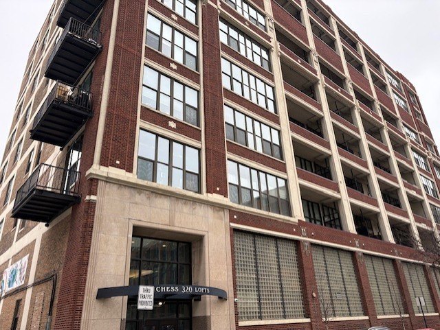 Welcome to Chess Lofts in the Historic Prairie District! This - Beach Condo for sale in Chicago, Illinois on Beachhouse.com