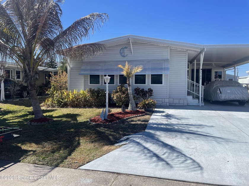 Well-maintained 2BR/2BA home with 1,466 sq ft under air - Beach Home for sale in Micco, Florida on Beachhouse.com