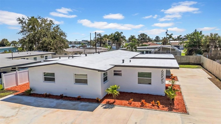 Upscale Furnished turnkey 3/2 & 2/1 (Plus Detached Studio w AC) - Beach Townhome/Townhouse for sale in ST Pete Beach, Florida on Beachhouse.com