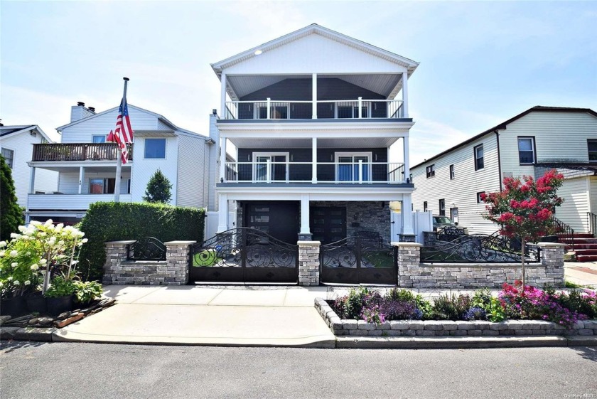 5 Bdrm, High End Colonial, Fully loaded Smart House, State of - Beach Home for sale in Long Beach, New York on Beachhouse.com