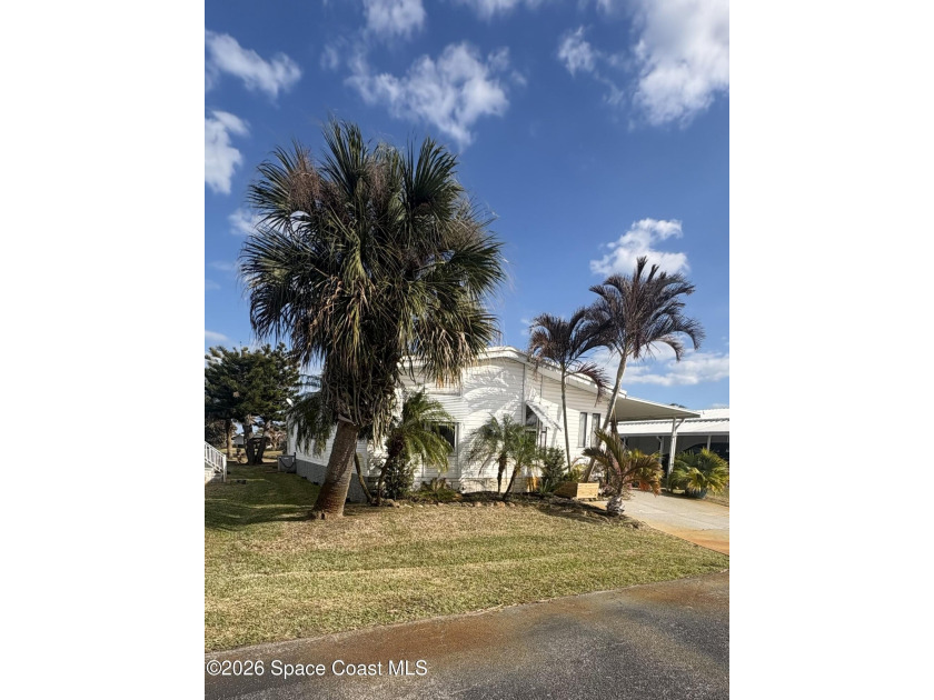 Welcome to this beautifully maintained 2-bedroom, 2-bath split - Beach Home for sale in Micco, Florida on Beachhouse.com