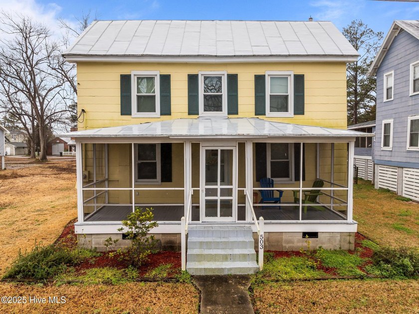 Fully furnished and move-in ready, this charming home is ideally - Beach Home for sale in Oriental, North Carolina on Beachhouse.com