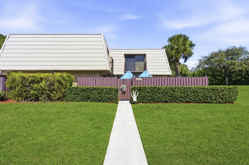 HOME SWEET HOME! Beautifully maintained two bedroom, two and a - Beach Townhome/Townhouse for sale in West Palm Beach, Florida on Beachhouse.com