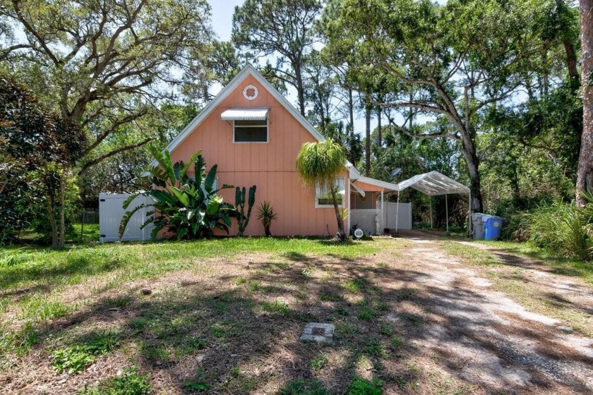 Looking for Charm and Character? Great 3/3 with upstairs loft - Beach Home for sale in Vero Beach, Florida on Beachhouse.com