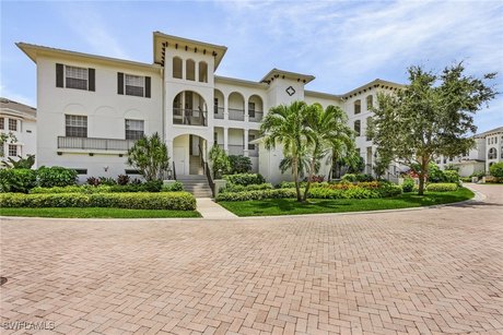 Welcome to this exceptional top-floor, lakefront condo located - Beach Condo for sale in Naples, Florida on Beachhouse.com