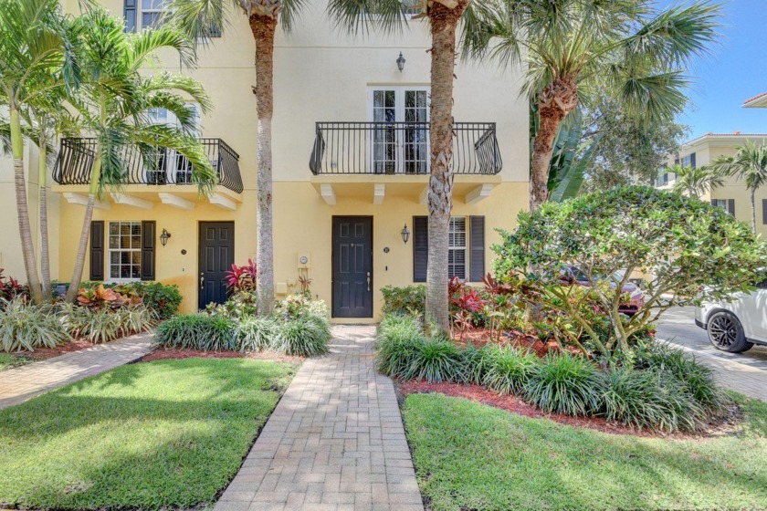 Welcome to your perfect South Florida retreat! This townhome is - Beach Townhome/Townhouse for sale in Lake Worth Beach, Florida on Beachhouse.com