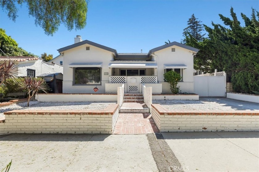 Welcome to this beautiful 3 bed 2 bath home featuring a 3 car - Beach Home for sale in San Pedro, California on Beachhouse.com