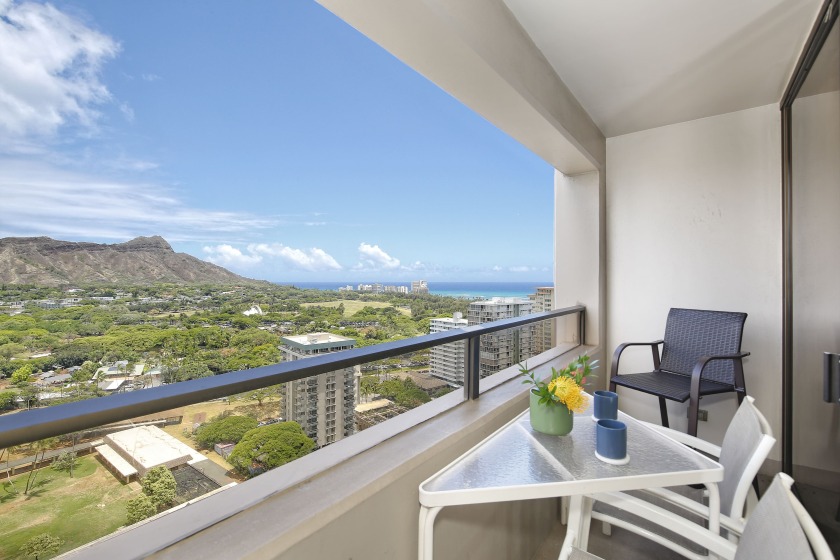 Amazing Diamond Head View, Free Parking, Wi-Fi, Pool, Gym, and - Beach Vacation Rentals in Honolulu, Hawaii on Beachhouse.com