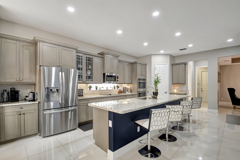 One of a kind! Contemporary Custom Elegance is the theme in this - Beach Home for sale in West Palm Beach, Florida on Beachhouse.com