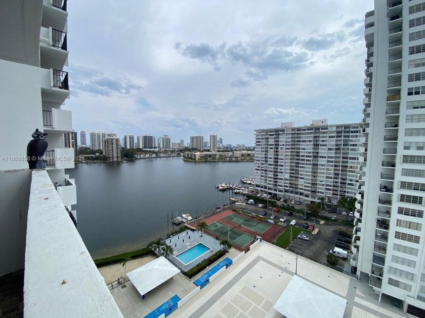 Great unit in Commodore Plaza, the association has received the - Beach Condo for sale in Aventura, Florida on Beachhouse.com