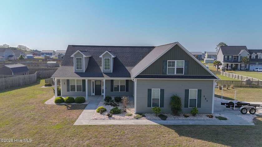 Looking for a peaceful Coastal Vibe and a large space for - Beach Home for sale in Hubert, North Carolina on Beachhouse.com