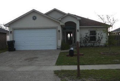 Discover this charming 3-bedroom plus study home, offering - Beach Home for sale in Corpus Christi, Texas on Beachhouse.com