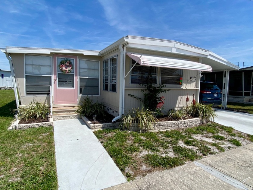 Adorable, charming cottage, waiting for you to move in. Welcome - Beach Home for sale in Clearwater, Florida on Beachhouse.com