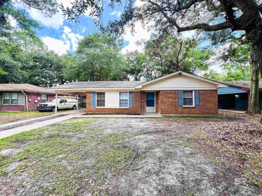 Wonderful brick and vinyl home offering the perfect blending of - Beach Home for sale in Mobile, Alabama on Beachhouse.com