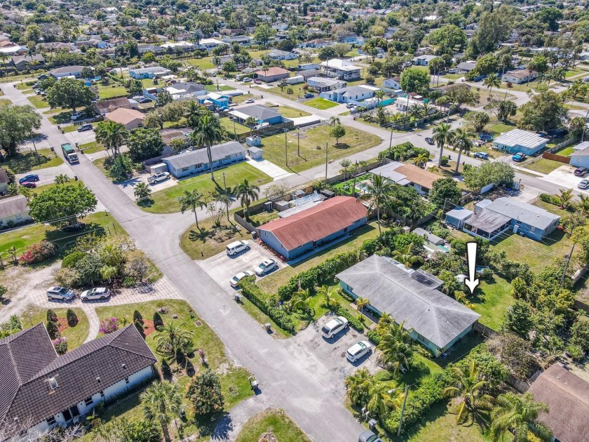 Income-Producing Duplex in West Palm Beach! This 2-unit duplex - Beach Townhome/Townhouse for sale in West Palm Beach, Florida on Beachhouse.com