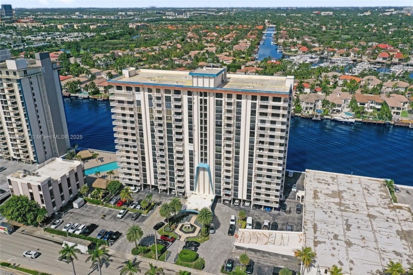 Allington Towers North! Highly desirable corner 2/2 with split - Beach Condo for sale in Hollywood, Florida on Beachhouse.com