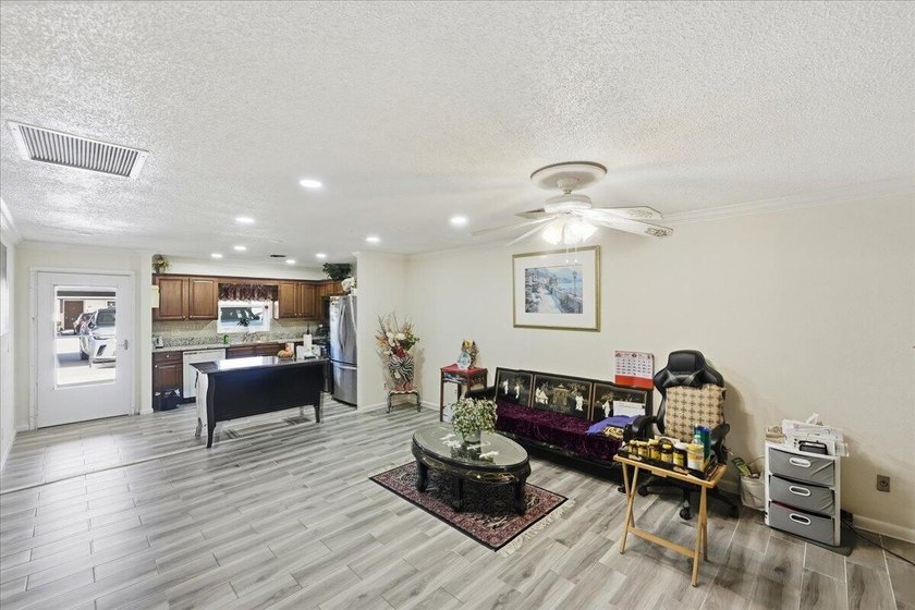 Don't miss this impeccably maintained 2/2 end unit in South - Beach Condo for sale in Stuart, Florida on Beachhouse.com