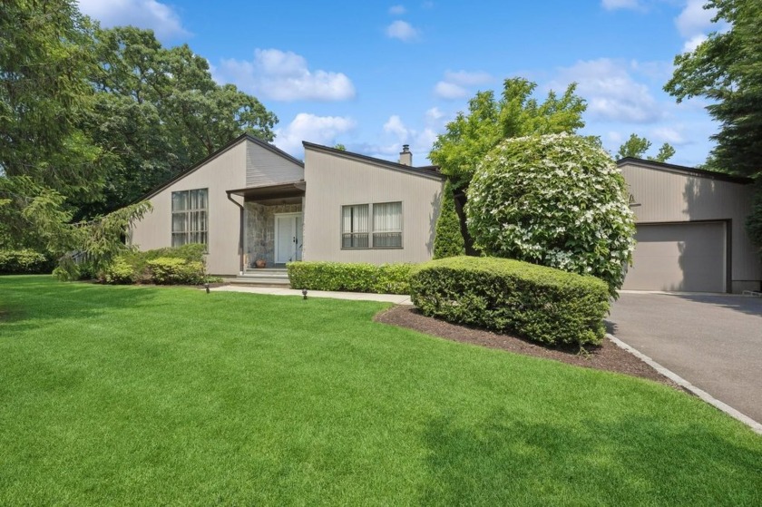 Welcome to The Fairways, a 24-hour gated condominium community - Beach Condo for sale in Manhasset, New York on Beachhouse.com
