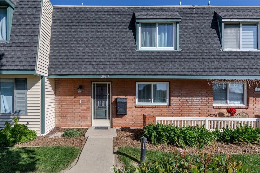 Welcome home to 20319 Gardenia in Huntington Beach. A new home - Beach Townhome/Townhouse for sale in Huntington Beach, California on Beachhouse.com