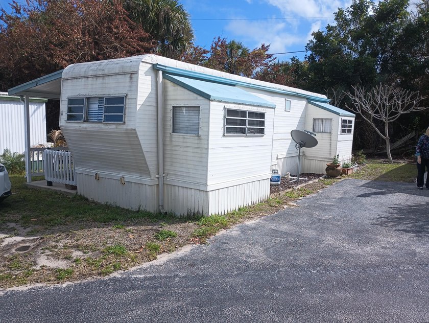 Cozy 1BR/1BA home in Between Waters Mobile Home Park, a 55 Plus - Beach Home for sale in Jensen Beach, Florida on Beachhouse.com