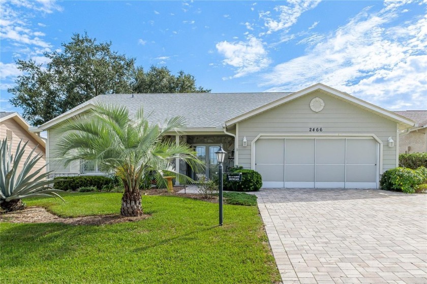 Welcome to this beautifully maintained expanded Oakmont model - Beach Home for sale in Spring Hill, Florida on Beachhouse.com