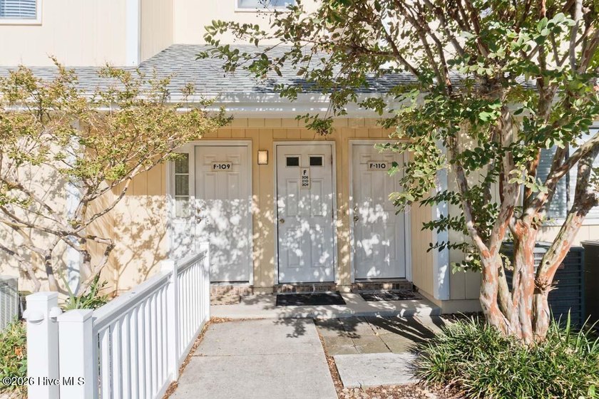 Well-positioned 1-bedroom condo in a highly desirable oceanfront - Beach Condo for sale in Emerald Isle, North Carolina on Beachhouse.com