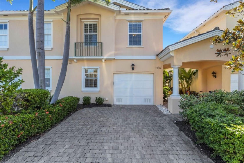 Beautifully updated and meticulously maintained, this 3-bedroom - Beach Townhome/Townhouse for sale in Sarasota, Florida on Beachhouse.com