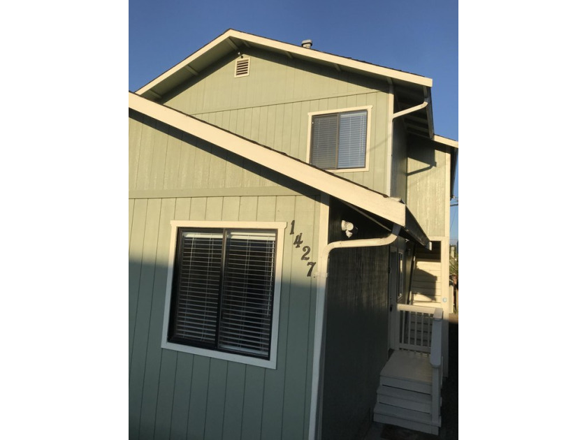 Very clean and well maintained triplex close to shopping, movie - Beach Home for sale in Eureka, California on Beachhouse.com