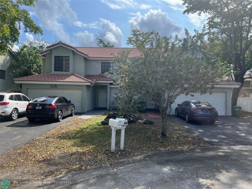 VERY SPACIOUS DUPLEX IN NORTH CORAL SPRINGS. FEATURES 3 BEDROOMS - Beach Lot for sale in Coral Springs, Florida on Beachhouse.com