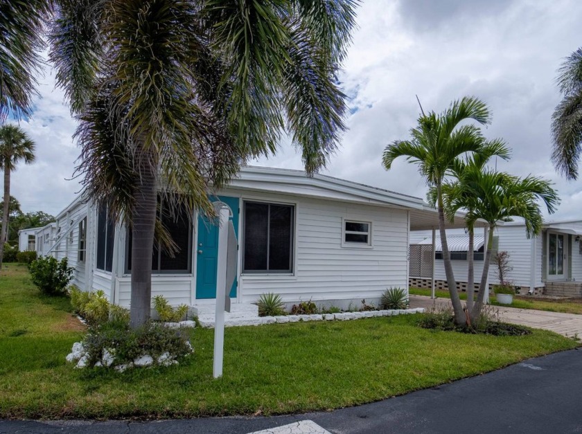 This beautifully renovated 2-bedroom, 2-bathroom manufactured - Beach Home for sale in Naples, Florida on Beachhouse.com