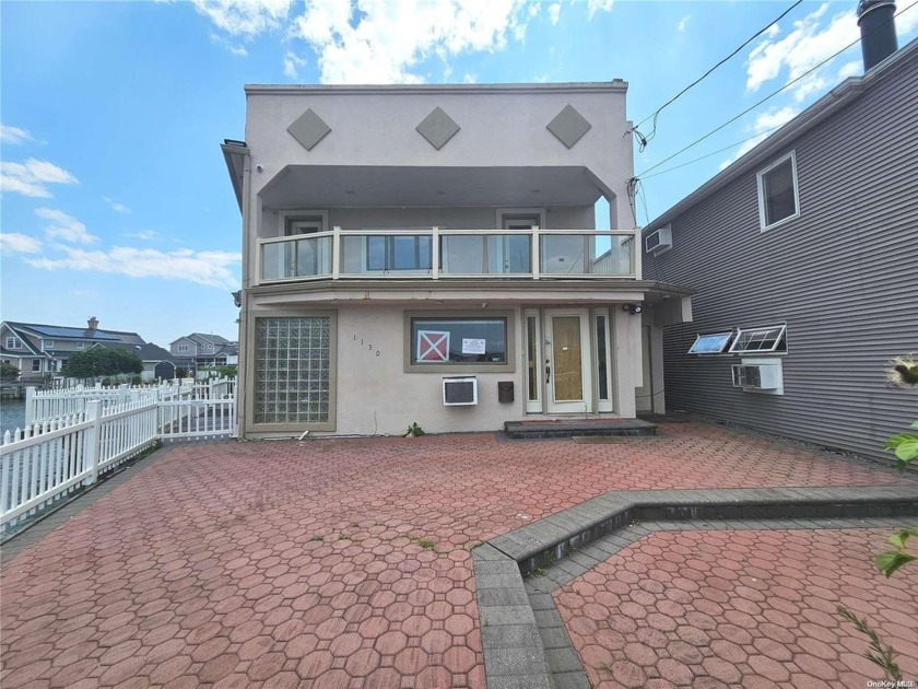 A great opportunity for an end user or investor! Perfect home - Beach Home for sale in Baldwin, New York on Beachhouse.com